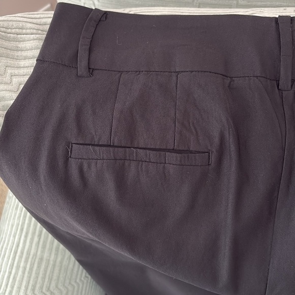 Lane Bryant Black 4 Season Slim Capri Mid Size. Button/ 2 Hook Closure. Size 20 - Picture 4 of 11